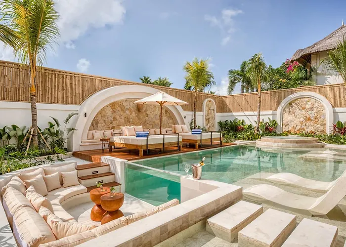 Villa Provence 8bdr Jacuzzi Private Pool Garden Seminyak