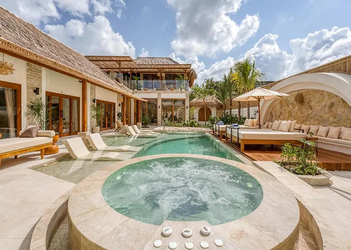 Villa Provence 8bdr Jacuzzi Private Pool Garden Seminyak